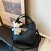 Bolso tipo cubo minimalista de alta gama para mujer, nuevo modelo de moda 2025, versátil, de nicho, para llevar al hombro o cruzado, elegante bolso de mano para commuting