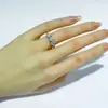Anillo de Moissanita de Tres Piedras de Moda Europea y Americana Anillo de Boda Venta al por Mayor Anillo de Plata de Ley S925 Anillo de Boda para Mujer en Stock