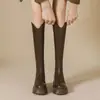 Botas Altas de Suela Gruesa para Mujer Chuyuji 2026 Otoño Nuevo Marrón que Aumentan la Altura de Caña Alta con Corte en V Botas de Jinete para Mujeres Bajitas