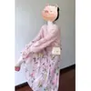 Un Conjunto Completo de Atuendos Reductores de Edad, Prendas de Punto Súper Bonitas, Únicas y Hermosas, Faldas Florales, Trajes de Dos Piezas, Primavera 2025
