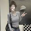 2026 Nueva Camiseta Casual de Manga Larga con Capucha de Color Sólido Estilo Coreano para el Trabajo con Diseño de Cuello en V Profundo para un Aspecto Delgado y Ajustado
