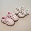 Zapatillas de entrenamiento alemanas para niñas, nueva colección de otoño, zapatos para caminar de suela blanda, con cordones y lazo, estilo dulce y lindo, para niños de 3 a 6 años, zapatillas deportivas