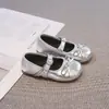 Zapatos de Cuero con Lazo para Niñas 2026 Primavera/Verano Nuevos de Moda Versátiles Calados de Punta Cerrada Estilo Princesa con Suelas Suaves