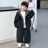 Conjunto de cárdigan con capucha para niños para primavera y otoño, Conjunto deportivo de dos piezas elegante y moderno para niños, Ropa de moda para niños pequeños