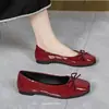 Sapatos femininos transfronteiriços plus size estilo francês, coleção outono 2026, mocassins baixos com laço, sapatos femininos rasos de couro para o dia a dia