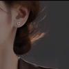 Pendientes de plata de ley s925 con letras para mujer, originales, de alta gama, con temperamento, con agujeros para las orejas, ligeros y lujosos, para parejas.