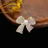 Broche de Lazo de Alta Gama Japonés y Coreano Aleación Pin de Diamante Ropa de Mujer Corsage Versátil Elegante Joyería Hebilla para Bufanda de Seda