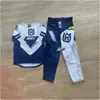 Versátil y popular traje de carreras para motocross SHOT Husqvarna, disponible para entrega inmediata