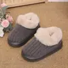 Chinelos de pelúcia de algodão com listras verticais para homens e mulheres, antiderrapantes de inverno, forrados com fleece, sapatos de casa, sapatos de algodão espessos e quentes