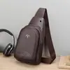 Ventas Directas de Fábrica, Suministro Transfronterizo, Gran Capacidad, Múltiples Bolsillos, Bolso Cruzado de Pecho para Hombre de Cuero de Color Sólido, Estilo de Viajero de Negocios, Modelo Nuevo