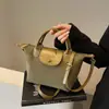 Bolsa Casual de Luxo Leve de Alta Qualidade para Mulheres, Novo Modelo 2025, Bolsa Leve de Nylon Formato Dumpling para Trabalho e Deslocamento, Bolsa Transversal