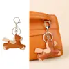 Encanto de Bolso de Poni de Moda, Accesorio de Moda Personalizado, Accesorio para Bolso de Viaje, Colgante de Cuero de Poni de PU