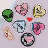 Etiqueta de Bordado a Computadora Accesorios de Ropa Parche Bordado Dedo Amor Letra Alienígena DIY Pegatina de Tela para Planchar