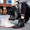 Botas de lluvia para hombres y mujeres, zapatos impermeables para cocina y obras de construcción, botas cortas de goma cálidas de algodón polar engrosado para exteriores, venta al por mayor de botas de lluvia