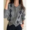 Enviado. Cárdigan de punto coreano ins retro con patrón de diamantes y bloques de color para mujer, otoño e invierno, estilo suéter holgado y casual