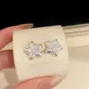 Aretes de estrella de cristal con aguja de plata de cristal de hielo azul, aretes estilo ins coreano, lujo ligero, sensación de alta gama, aretes versátiles al por mayor