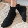 Otoño e invierno Nuevo medio terciopelo coral terciopelo engrosado cálido calcetines de media pantorrilla para hombre color sólido calcetines para el suelo calcetines de toalla al por mayor