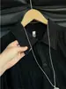 Camiseta Polo Masculina de Manga Curta com Recortes Estilo Old Money, com uma Vibração Descolada e Sofisticada, Tricô Retrô de Manga Meia-Manga com Gola Cubana Vintage