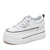 Sapatos brancos femininos de sola grossa com altura oculta 8 cm primavera 2023 novo muffin pequeno respirável sapatos de malha para todos os jogos