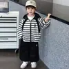 Conjunto Infantil Listrado de Elefantinho para Primavera e Outono Estilo Coreano Roupas Esportivas Modernas para Crianças Conjunto de Duas Peças Roupas de Bebê Atacado de Comércio Exterior