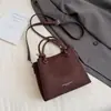 Bolso Cubo Portátil Retro de Nicho Transfronterizo para Mujer Nuevo Otoño e Invierno 2025 Bolso de Hombro Único Cruzado Bolso de Hombro Cruzado Informal de Moda para Viajar