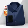 Camisa cálida de manga larga con forro polar para hombre para otoño e invierno, camisa blanca de fibra de bambú para negocios casual, chaqueta engrosada para hombres de mediana edad