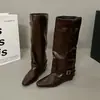 Novas botas femininas 2026 estilo cavaleiro, perna reta, versáteis, modeladoras, bico quadrado, para outono e inverno, de cano alto, com fivela de cinto, botas de motociclista