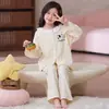 Los pijamas populares de este año para niñas son de algodón nube para primavera y otoño, de manga larga, dos piezas, para casa, para niñas pequeñas.