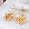 Pendientes de Borla y Flor de Moda de Nicho de Alta Gama de Venta Caliente Transfronteriza Adecuados para que las Mujeres los Usen en Reuniones Diarias, Exudando Elegancia