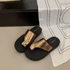 Chanclas Planas Decoradas con Metal para Mujer, Nuevo Estilo de Moda de Verano, Suela Suave, Cómodas, Adecuadas para Usar con Faldas, Sandalias de Tira