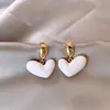 Brincos de Agulha Prata com Design de Coração Doce Cravejado de Diamantes, Requintados e Elegantes, Versáteis para o Dia a Dia, Brincos de Luxo Leve da Moda
