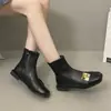 Botas de nuevo estilo con una sola correa y punta cuadrada pequeña, zapatos negros, a la moda y elegantes, estilo francés, botines ajustados cortos 2026 para mujer, primavera y otoño