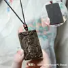 Collar Colgante Guanyin Tathagata Tallado en Sándalo Incrustado con Madera de Águila Estilo Pareja Estilo Chino Collar para Colgar del Cuello