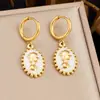 Joyería vintage estilo francés, chapada en oro, con diseños de retratos en relieve, aretes de forma ovalada, un look sofisticado y lujoso para otoño e invierno, venta al por mayor para ventas transfronterizas