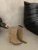 Botas Femininas de Salto Alto com Fivela, Bico Fino e Camurça Retrô, Botas para Calça 2026 Novas Botas de Cano Médio Outono/Inverno com Salto Fino