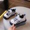 Novos estilos de outono e inverno para sapatos de criança: tênis casuais esportivos antiderrapantes e resistentes ao desgaste para meninos e meninas, com fechos de velcro, adequados para estudantes e para o uso diário