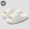 Pantuflas caseras súper suaves y cómodas con decoración de dibujos animados y suelas gruesas antideslizantes, adecuadas para que las usen parejas en el baño o al aire libre, sandalias populares en línea
