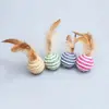 Brinquedo Bola de Sisal para Gatinhos Bola de Sisal com Pena Sonoro Arranhador Três Cores Tecido Brinquedo para Pet Brincadeira Divertida