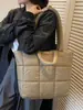 Bolso Grande de Capacidad para Mujer, de Alta Gama, Moderno y Versátil, Bolso de Hombro o Axila, Bolso Tote Sencillo Casual para el Día a Día