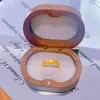 Estilo Loja de Ouro Areia Dourada Anel de Trevo Antigo Escovado Anel de Moeda de Nicho Joia Versátil Ajustável de Luxo Leve