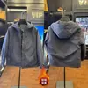 Estação Europeia Outono/Inverno Nova Jaqueta Outdoor com Capuz, Forrada de Algodão, Moderna, à Prova de Vento, Jaqueta de Inverno Masculina de Luxo Leve