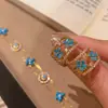 Nuevos Pendientes de Flor de Esmalte Azul Estilo Chino para Mujer, Pendientes Geométricos Huecos en Forma de U de Nicho Exquisitos, Tachuelas Ligeras de Lujo para el Trabajo