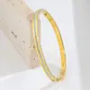 Moda europea y americana nuevo brazalete de diamantes pegajosos acero titanio personalizado joyería de mano para mujer pulsera de mano joyería de oro rosa fabricantes mayoristas