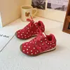 Zapatillas antideslizantes de suela blanda para niños, estilo primavera y otoño, zapatos casuales dulces de lunares para niñas, zapatos de bebé transpirables, zapatos Forrest Gump