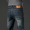 Pantalones Lavados de Nuevo Estilo Otoño e Invierno 2026 para Hombre, Corte Recto, Versátiles, Sueltos, Teñidos Retro de Barro Amarillo, Denim de Xintang