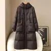 Pequeña cantidad de ropa: Nueva chaqueta de plumón larga con capucha cálida para mujer 90% plumón de ganso blanco Otoño/Invierno 2026