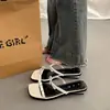 Elegantes y Hermosas Sandalias de Verano Estilo Francés para Mujer, Moda de Alta Gama para Uso al Aire Libre, Nuevo Modelo 2026, Chanclas Planas Plateadas para Salir
