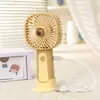 Ventilador Mini Portátil Cuadrado Trendy de Peluche Capibara con Tres Velocidades de Viento y Base para Niños
