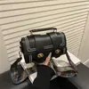 Bolso de Mano de Alta Gama Estilo Almohada Invierno 2025 Nuevo Moda Vintage Versátil Simple Elegante de un Solo Hombro Cruzado Doble Cierre