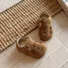 Sapatos Birkenstock Femininos 2026 Primavera e Outono Novo Estilo Sapatos Infantis Retrô de Couro Baixos Solado Macio Sapatos para Caminhada de Bebê com Estampa Floral